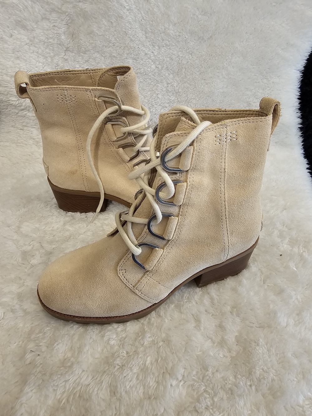 Sorel Cate Lace Suede Ankle Boots Tan Beige Heeled Combat Lug Sole Size 5.5